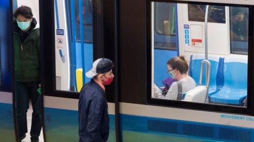 Some public transit riders not wearing masks despite Quebec order