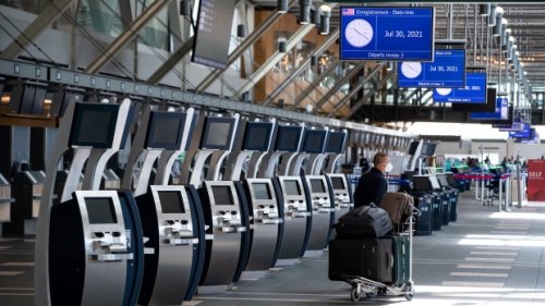 U.S. says it will permit entry of Canadian travellers with mixed vaccine doses