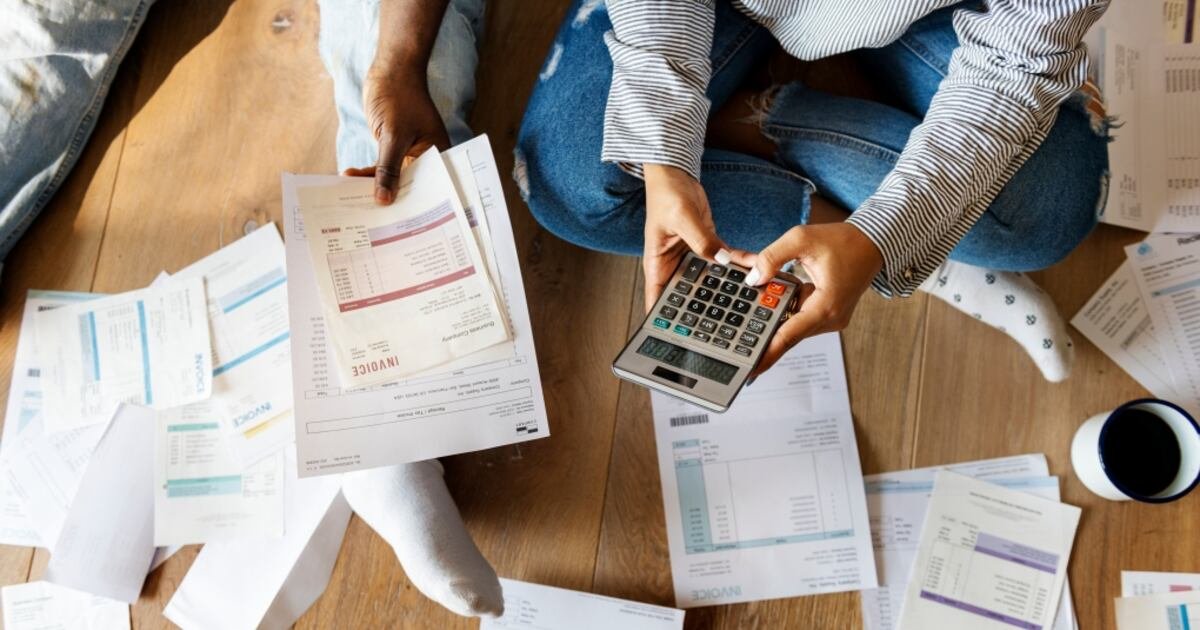 Half of Canadians within $200 of not being able to cover bills, debt payments: survey