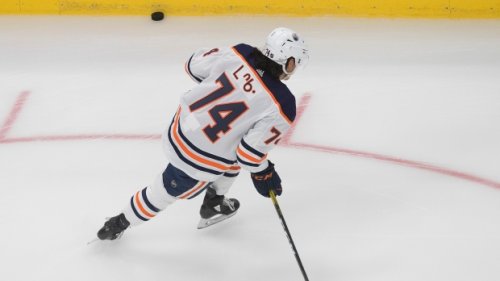 Edmonton Oilers sign Warren Foegele to three-year contract; swaps him for Ethan Bear