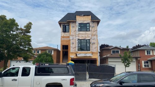 Residents north of Toronto furious after city allows 'monster' home to be built