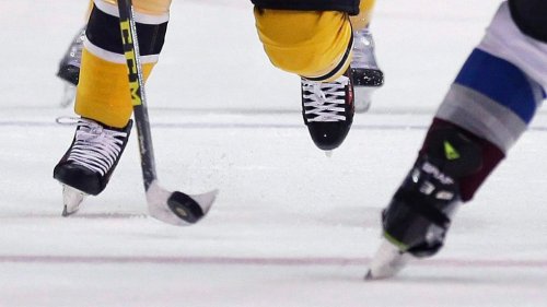 Lone U.S. team in B.C.-based hockey league can't find enough vaccinated players