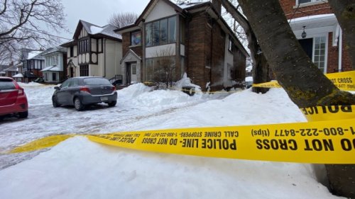Toronto police investigating after man found with critical gunshot wound in midtown