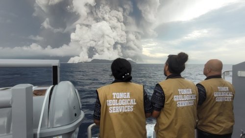 Images capture aftermath of Pacific volcano eruption, tsunami