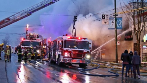 Fire tears through East Vancouver grocery store