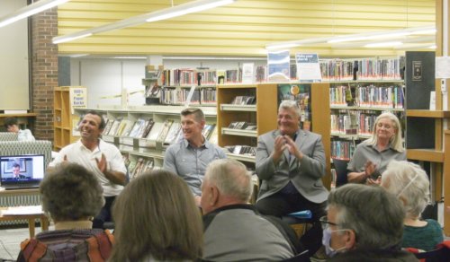 Sault mayoral candidates meet with voters