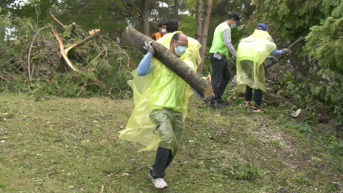 Tornado cleanup continues in Barrie with new help