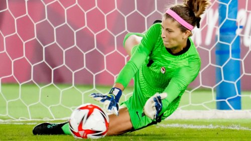 Canada's Stephanie Labbe misses out on Best FIFA Goalkeeper Award