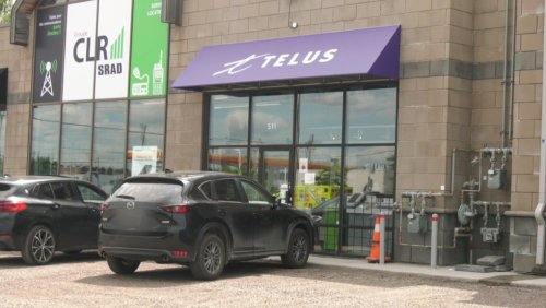 Teens appear in court after robbery in Laval cellphone store
