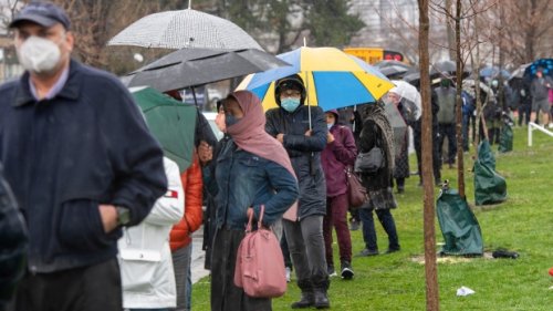 Pop-up clinic goers left waiting for second dose appointments