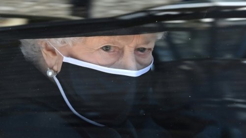 Queen re-emerges to outline U.K. government's new agenda