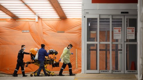 'Reduce community transmission': Alberta's former top doctor calls for more action on COVID-19