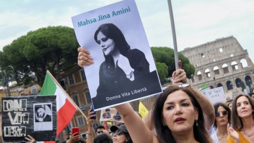 Iran bans Mahsa Amini's family from traveling to accept the European Union's top human rights prize