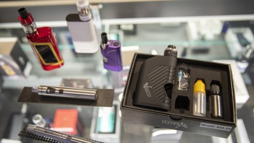 Federal government's changing vape strategy shifts focus away from cigarettes, advocates fear
