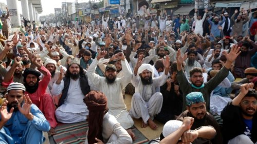 Pakistan briefly blocks social media amid anti-France ...