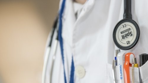 B.C. doctors could face penalty for spreading misinformation on COVID-19, masks: college
