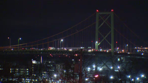 Lights out on MacKay Bridge leaves commuters in the dark