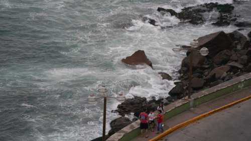 Hurricane Orlene hits Mexico's Pacific coast near Mazatlan