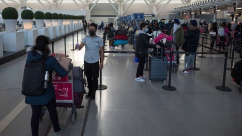 Over 700,000 Canadians flew internationally in December despite Omicron surge