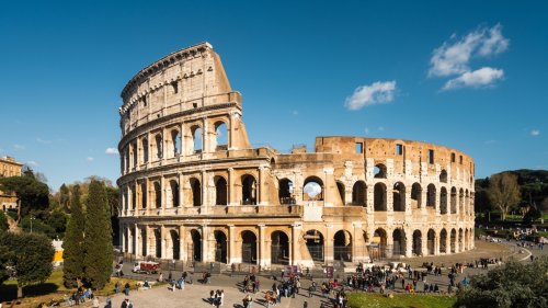 Rome's fake 'gladiators' arrested for alleged tourist extortion