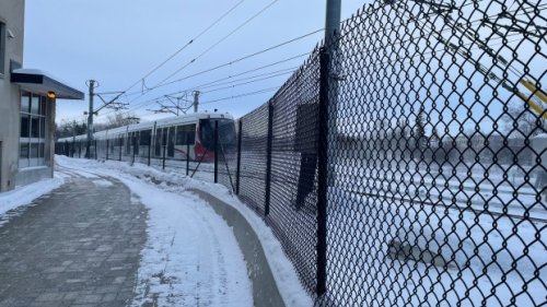 Extreme cold weather damages the pantograph on four Ottawa LRT cars