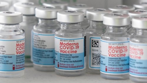 Pharmacies warn of expiring Moderna doses as pace of vaccination slows