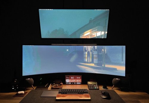 We bet you haven’t seen a 3-display rig quite like this one [Setups]