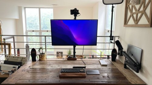 Mounts make the most of a home videoconferencing center [Setups]