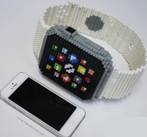 It took 800 Nanoblocks to build this insanely accurate Apple Watch replica