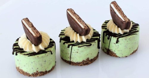 Mint Chocolate Chip Mini Cheesecakes Treats - Cupcake Savvy