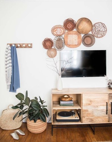 Master the Art of How to Decorate Around and Under a Mounted TV