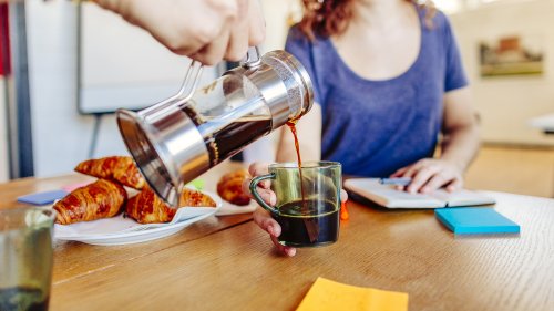 Sommeil : comment la caféine trompe notre cerveau - Curieux!