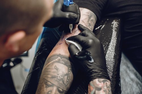 Tatouage : les encres sont-elles nocives ? - Curieux!