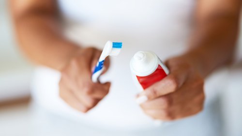 Comment le dentifrice affecte les bactéries qui vivent dans notre bouche - Curieux!