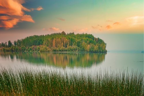 This Alberta hamlet is surrounded by lakes and four stunning provincial parks