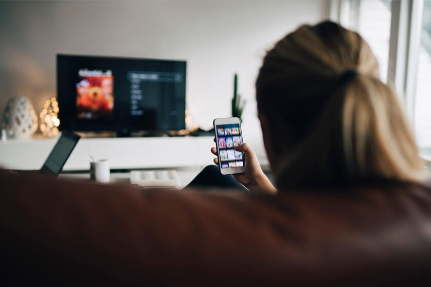 Handy mit Fernseher verbinden: Alle Möglichkeiten leicht erklärt