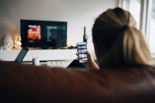 Handy mit Fernseher verbinden: Alle Möglichkeiten leicht erklärt