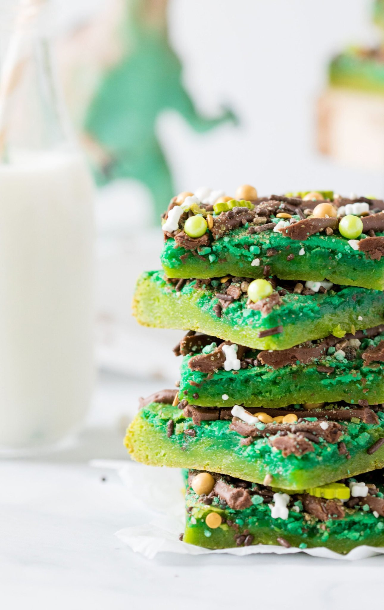 Dino Blondie Bars, perfect for dinosaur parties