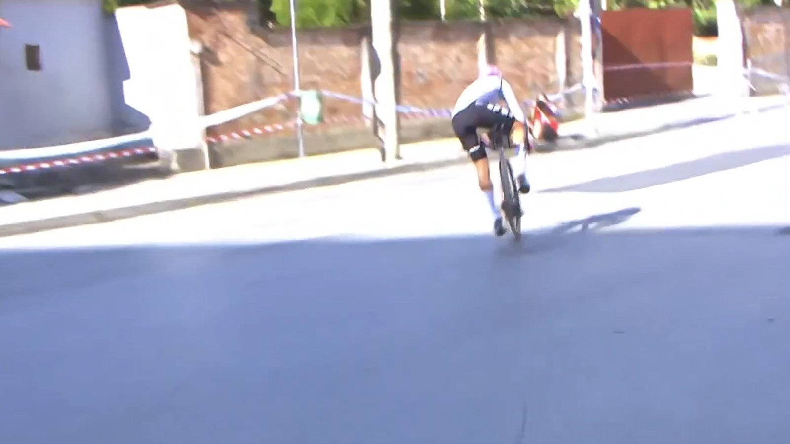 Richard Carapaz delivers the save of the year in Giro Stage 2 TT