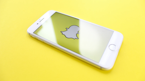 Blaming Apple, Snap shares plunge on weaker-than-expected earnings - SiliconANGLE