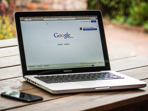 Google tiendra une conférence sur la recherche et l'IA ce 8 février à Paris