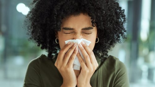 How to tell the difference between hay fever and a cold