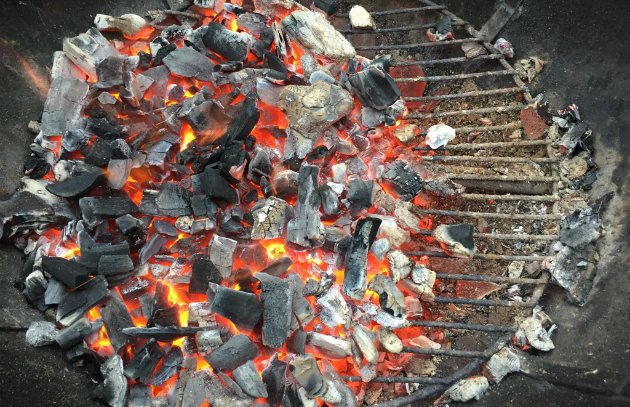 Crash Course: 4 Ways to Control the Heat on a Charcoal Grill