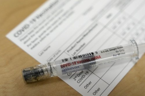 What’s behind the messy rollout of this fall’s new COVID vaccines