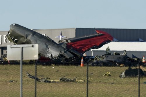 investigation-underway-following-midair-crash-at-dallas-air-show