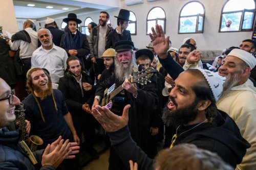 Jewish pilgrims gather at holy site in Ukraine despite the perils of war