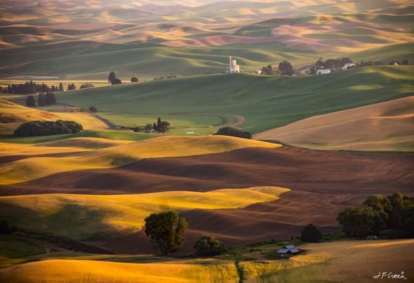 The view from Steptoe Butte on a summer evening