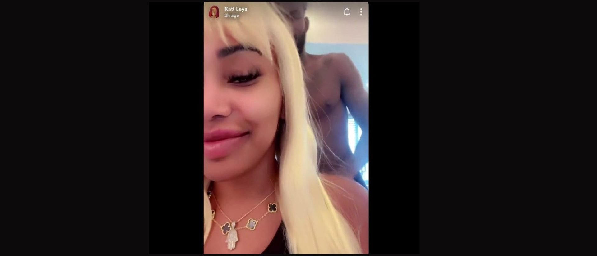 NBA Star Deandre Ayton Seen Hanging Out With Porn Actress Katt Leya |  Flipboard