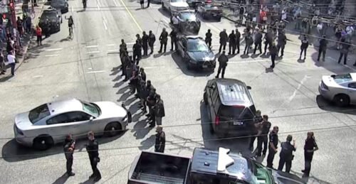 Police form huge blockade in DTES amid tent removal (PHOTOS/VIDEOS)