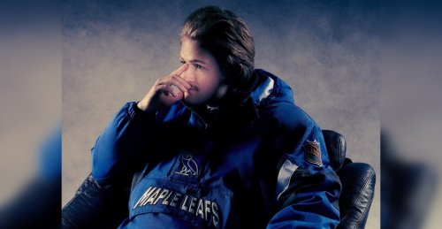 Nylander models new Leafs collab with Drake's OVO brand